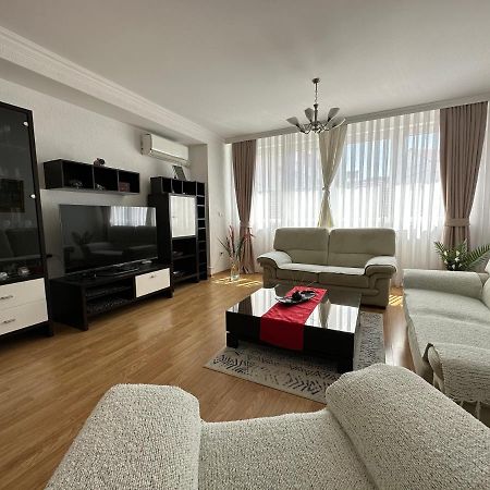 Spacious 3-Bedroom Condo Next To City Center Pristina Extérieur photo