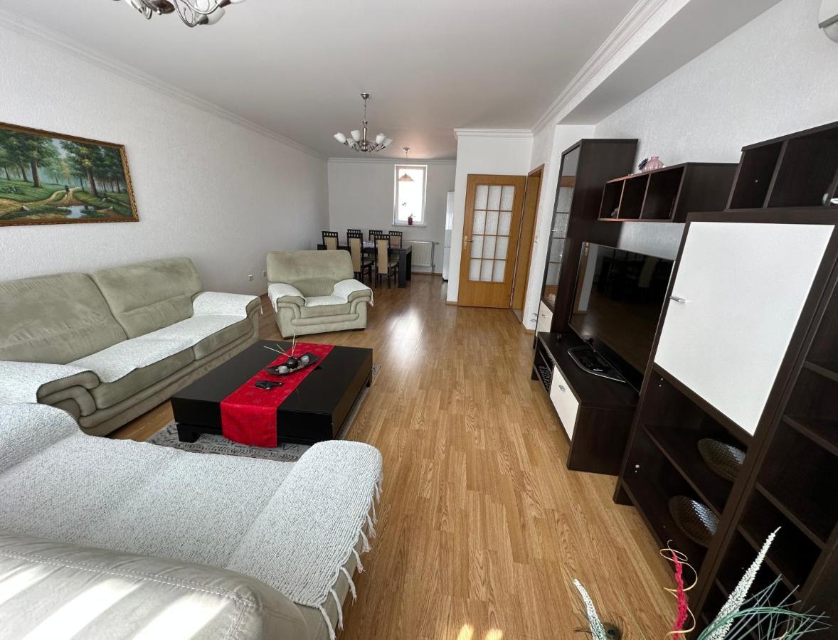Spacious 3-Bedroom Condo Next To City Center Pristina Extérieur photo