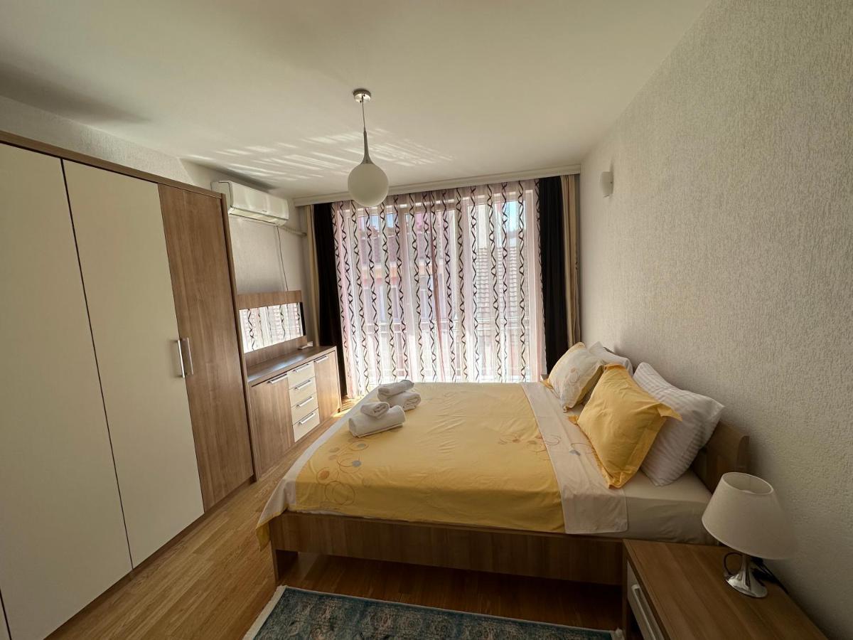Spacious 3-Bedroom Condo Next To City Center Pristina Extérieur photo