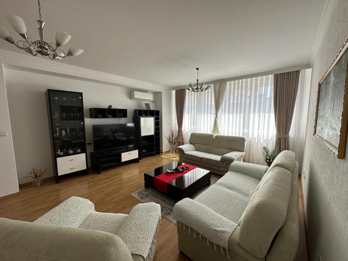 Spacious 3-Bedroom Condo Next To City Center Pristina Extérieur photo