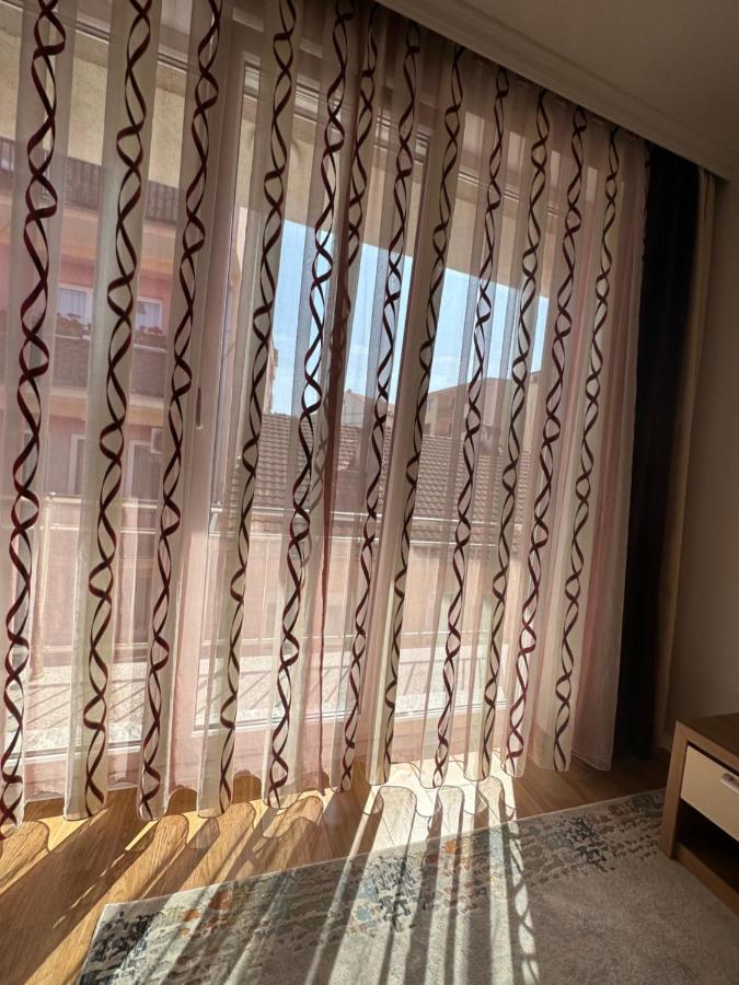 Spacious 3-Bedroom Condo Next To City Center Pristina Extérieur photo