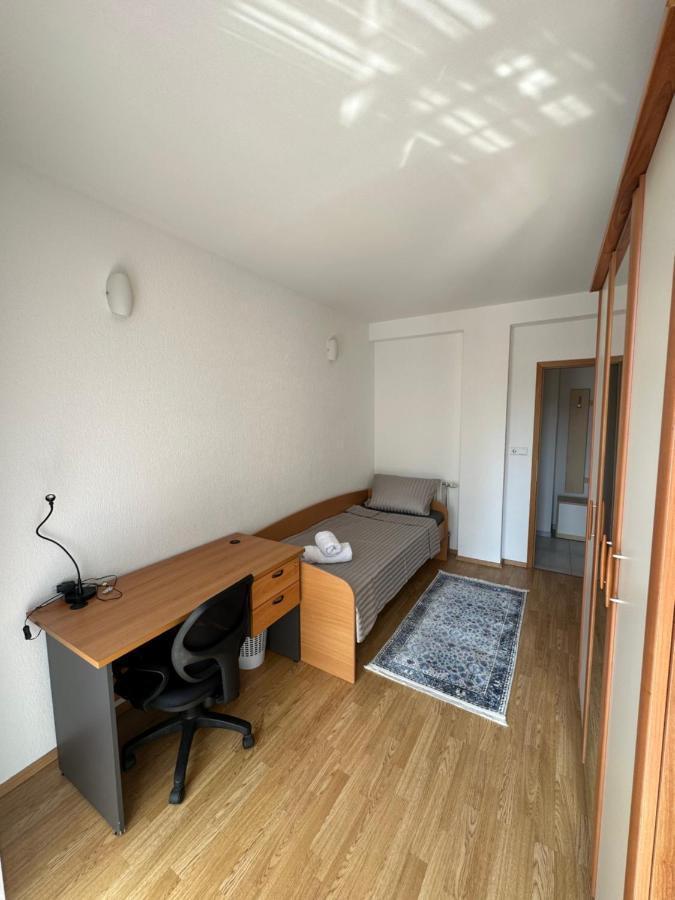 Spacious 3-Bedroom Condo Next To City Center Pristina Extérieur photo