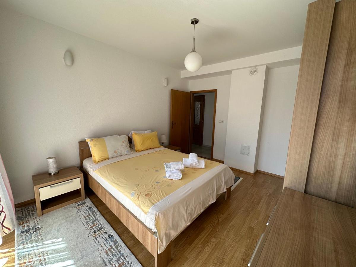 Spacious 3-Bedroom Condo Next To City Center Pristina Extérieur photo