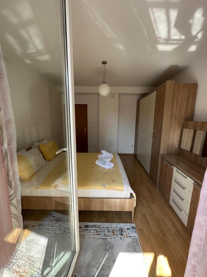 Spacious 3-Bedroom Condo Next To City Center Pristina Extérieur photo
