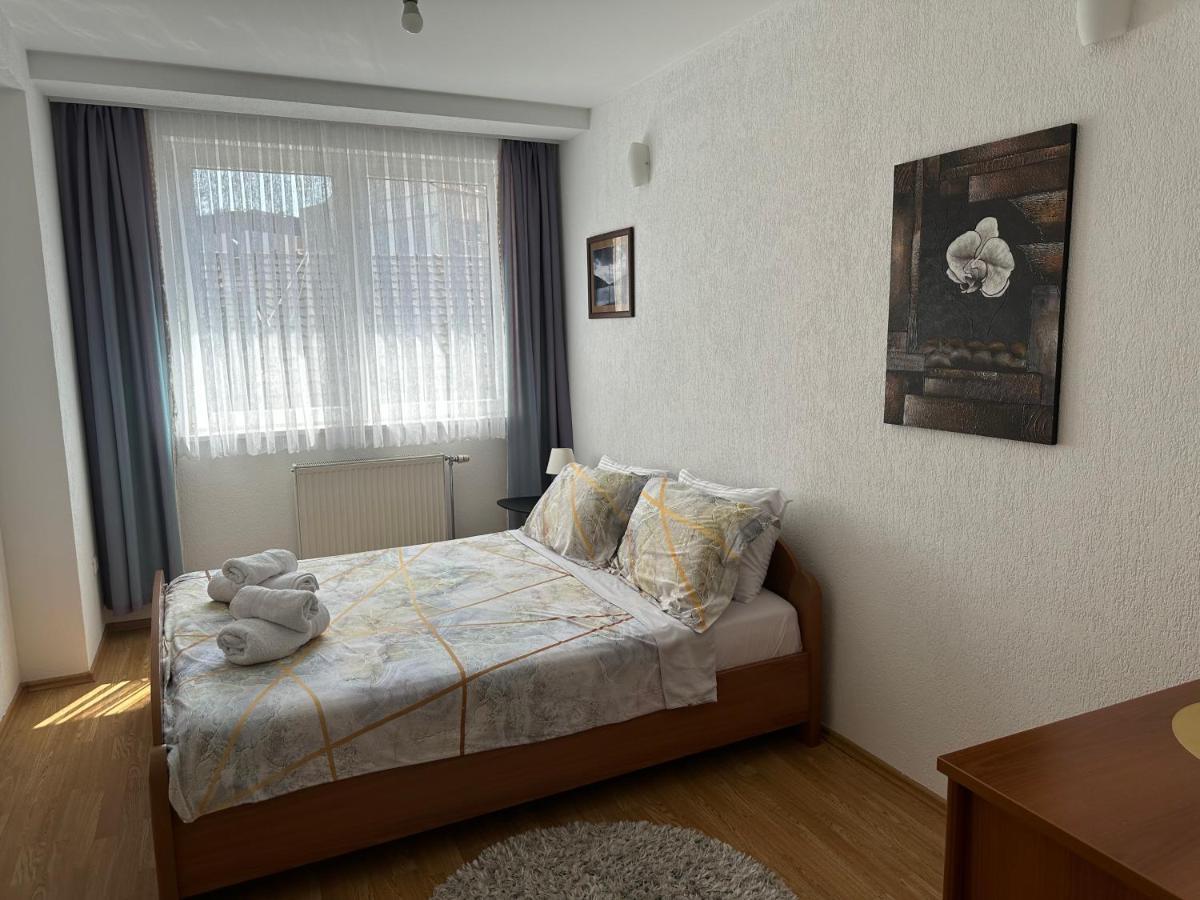 Spacious 3-Bedroom Condo Next To City Center Pristina Extérieur photo