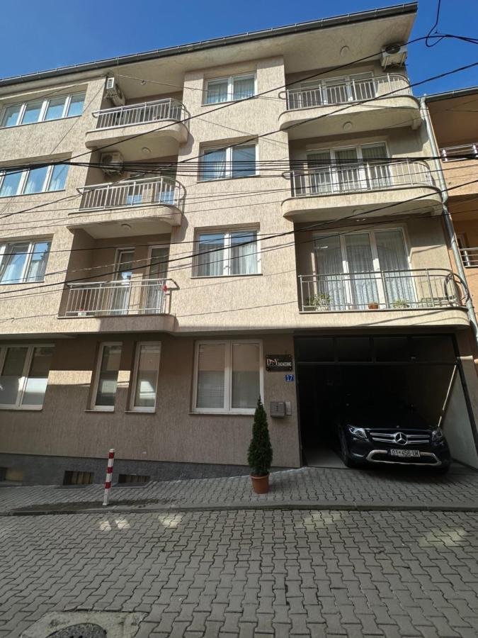 Spacious 3-Bedroom Condo Next To City Center Pristina Extérieur photo