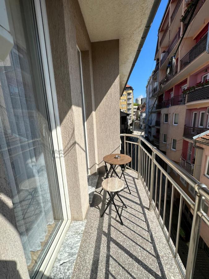 Spacious 3-Bedroom Condo Next To City Center Pristina Extérieur photo