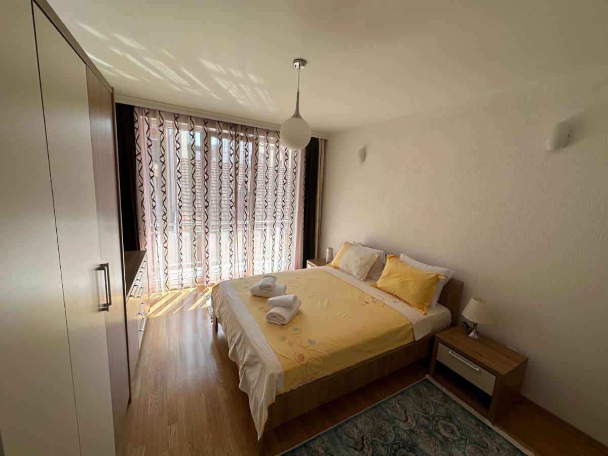 Spacious 3-Bedroom Condo Next To City Center Pristina Extérieur photo