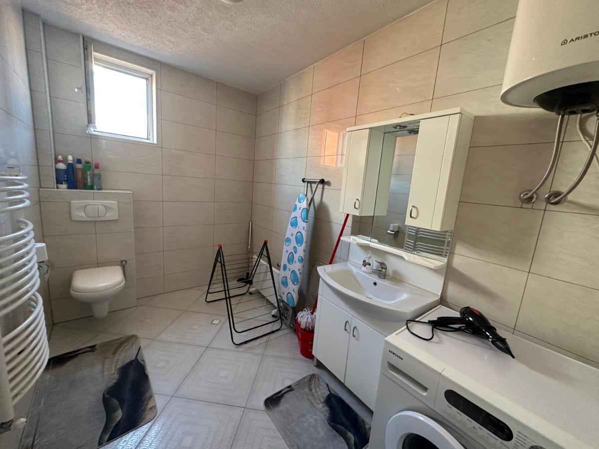 Spacious 3-Bedroom Condo Next To City Center Pristina Extérieur photo