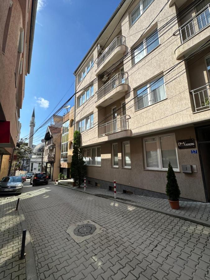 Spacious 3-Bedroom Condo Next To City Center Pristina Extérieur photo